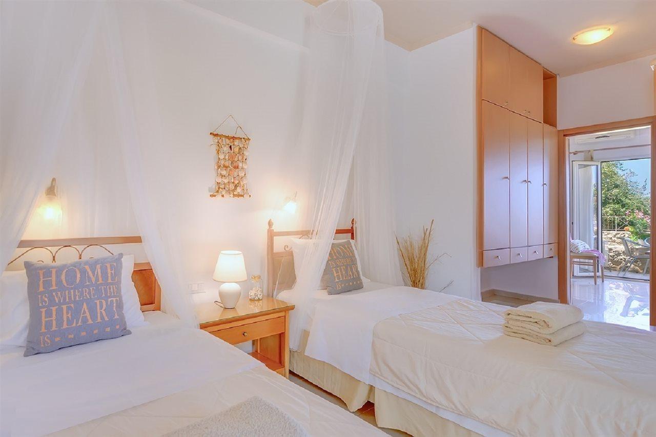 Notos Heights Hotel & Suites Малиа Экстерьер фото